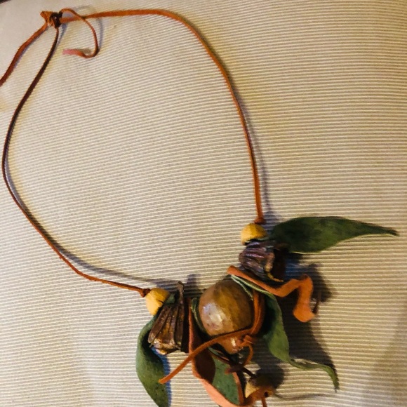 Felt leaves leather wooden Necklace - Picture 5 of 8